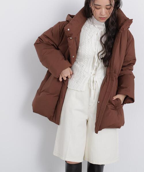 NATURAL BEAUTY BASIC(ナチュラルビューティーベーシック)の「フーデットミドルダウン(ダウンジャケット/コート・レディース・ブラック/ブラウン/オフホワイト・MEDIUM/SMALL)」の3枚目の写真