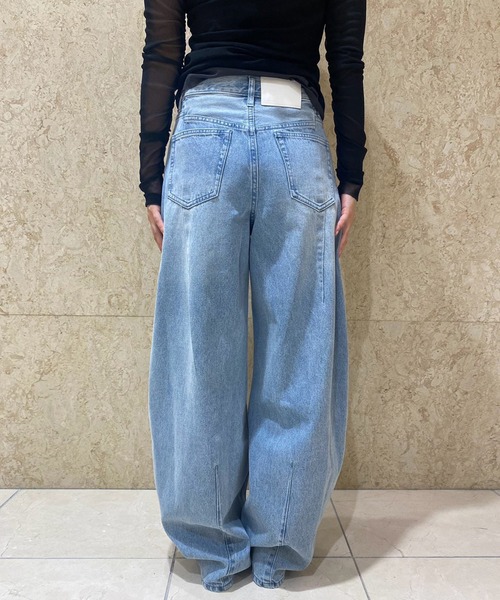 LE CIEL BLEU(ルシェルブルー)の「バレルレッグジーンズ / Barrel Leg Jeans(その他パンツ・レディース・ブルー・38/36/34)」の5枚目の写真