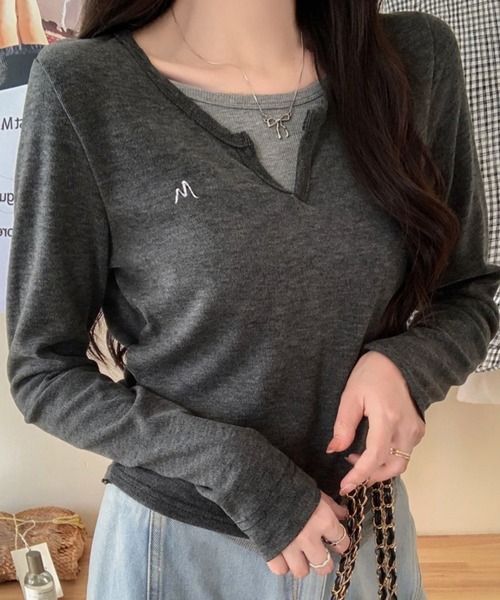 SHEPP(シープ)の「【26年秋冬新作】ワンポイント刺繍 フェイクレイヤード キーネック 長袖 トップス(Tシャツ/カットソー・レディース・アイボリー/ブラック/グレー・M)」の16枚目の写真