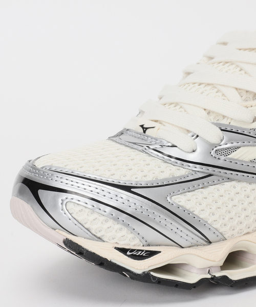 MIZUNO(ミズノ )の「《WEB限定》MIZUNO/ミズノ WAVE PROPHEY LS D1GA2511(スニーカー・レディース・チャコールグレー/ホワイト・23cm/23.5cm/24cm/24.5cm)」の5枚目の写真