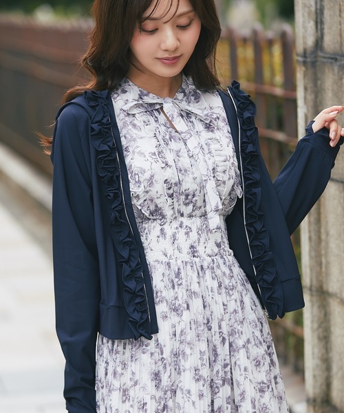 tocco closet(トッコ クローゼット)の「UVカット&撥水加工♪フロントフリルパーカー(パーカー・レディース・ネイビー/ブラック・M)」の2枚目の写真