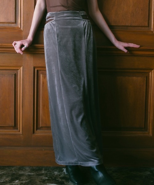 ILANIS(イラニス)の「Stretch Velvet Cut Out Skirt(スカート・レディース・グレー/ブラック/ライトベージュ・S/M)」の2枚目の写真