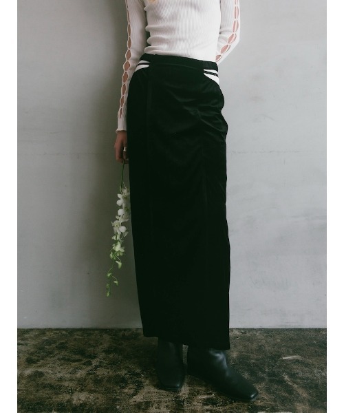 ILANIS(イラニス)の「Stretch Velvet Cut Out Skirt(スカート・レディース・グレー/ブラック/ライトベージュ・S/M)」の6枚目の写真