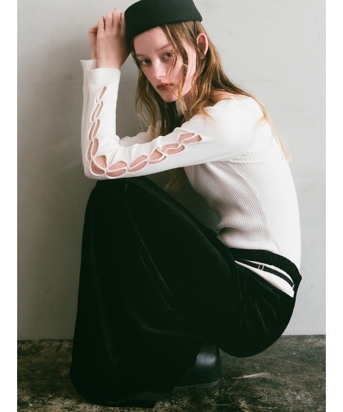 ILANIS(イラニス)の「Stretch Velvet Cut Out Skirt(スカート・レディース・グレー/ブラック/ライトベージュ・S/M)」の8枚目の写真