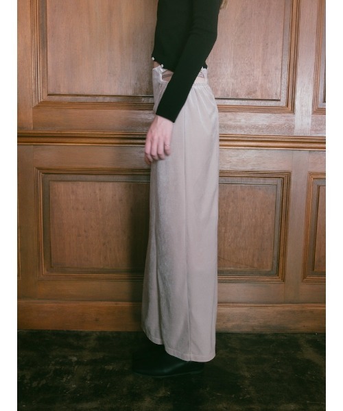 ILANIS(イラニス)の「Stretch Velvet Cut Out Skirt(スカート・レディース・グレー/ブラック/ライトベージュ・S/M)」の10枚目の写真