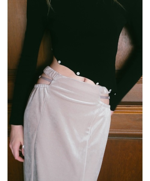 ILANIS(イラニス)の「Stretch Velvet Cut Out Skirt(スカート・レディース・グレー/ブラック/ライトベージュ・S/M)」の11枚目の写真