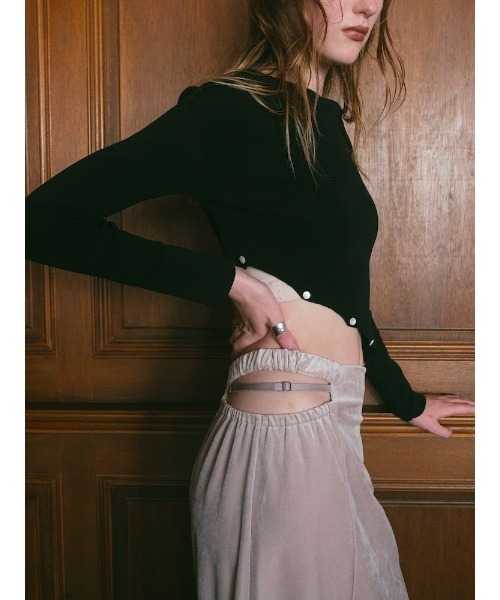 ILANIS(イラニス)の「Stretch Velvet Cut Out Skirt(スカート・レディース・グレー/ブラック/ライトベージュ・S/M)」の12枚目の写真