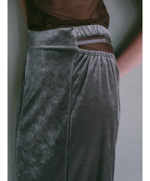 ILANIS(イラニス)の「Stretch Velvet Cut Out Skirt(スカート・レディース・グレー/ブラック/ライトベージュ・S/M)」の20枚目の写真
