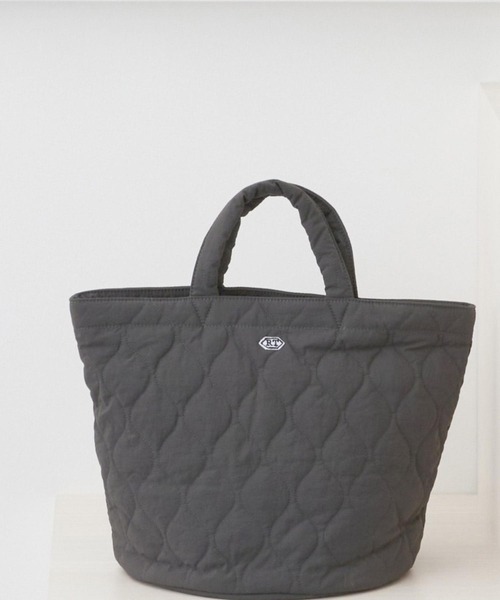 ROOTOTE(ルートート)の「ルートート / トートバッグ 丸底 キルティング ナイロン 軽量 自立 SN.デリ.ミリタリーキルト-B(トートバッグ・レディース・ネイビー/グレー/サックスブルー/イエロー/グリーン・FREE)」の2枚目の写真