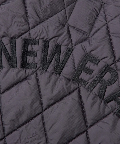 NEW ERA(ニューエラ)の「【NEW ERA】インサレーテッド キルティング ジャケット アーカイブロゴ / 2カラー(ミリタリージャケット・メンズ・ダークグレー/オリーブ・M/L)」の19枚目の写真