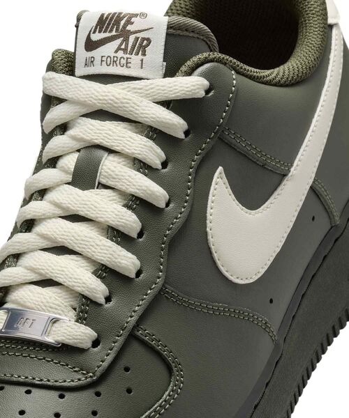 NIKE（ナイキ）の「ナイキ エア フォース 1 '07 メンズシューズ / Nike Air Force 1 '07 Men's Shoes FJ4146-304 Cargo Khaki（スニーカー・メンズ・カーキオリーブ・28/29.5/29/28.5/26.5/27/27.5/26/30/25.5/25/24.5/24）」の7枚目の写真