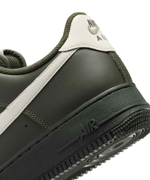 NIKE（ナイキ）の「ナイキ エア フォース 1 '07 メンズシューズ / Nike Air Force 1 '07 Men's Shoes FJ4146-304 Cargo Khaki（スニーカー・メンズ・カーキオリーブ・28/29.5/29/28.5/26.5/27/27.5/26/30/25.5/25/24.5/24）」の8枚目の写真