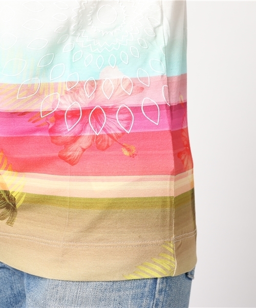 Desigual(デシグアル)の「「Desigual/デシグアル」Tシャツ(Tシャツ/カットソー・レディース・ホワイト・SMALL/LARGE/X-LARGE/MEDIUM/XX-LARGE)」の6枚目の写真