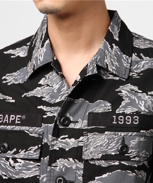 A BATHING APE（アベイシングエイプ）の「TIGER CAMO MILITARY SHIRT M