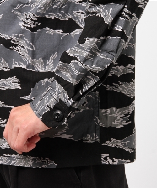 A BATHING APE（アベイシングエイプ）の「TIGER CAMO MILITARY SHIRT M