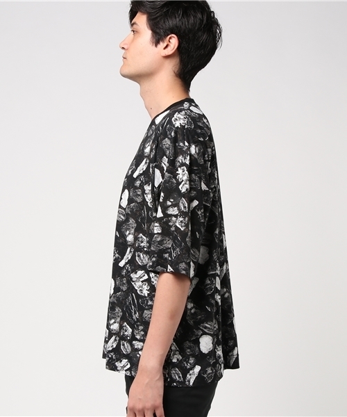 STUDIOUS(ステュディオス)の「ストーンプリントオーバーT(Tシャツ/カットソー・メンズ・ブラック/バーガンディー・1/2)」の3枚目の写真