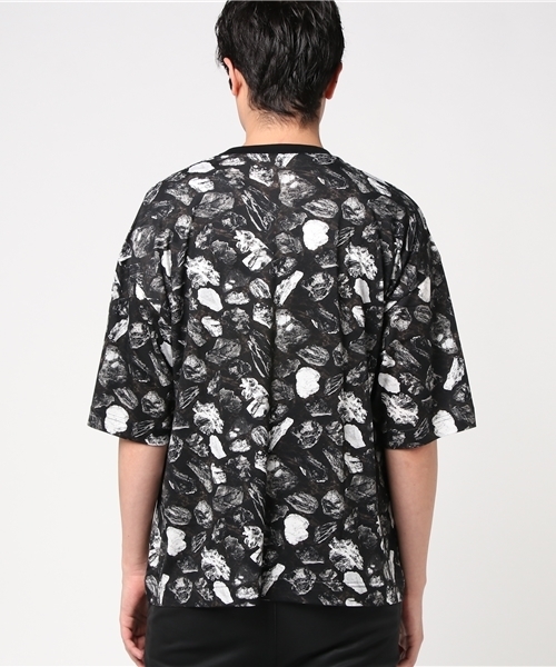 STUDIOUS(ステュディオス)の「ストーンプリントオーバーT(Tシャツ/カットソー・メンズ・ブラック/バーガンディー・1/2)」の4枚目の写真