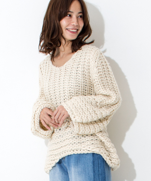 Furryrate（ファーリーレート）の「手編みビッグスリーブニットプルオーバー【ローゲージニット】（ニット/セーター・レディース・アイボリー/キャメル/ブルー・FREE）」の10枚目の写真