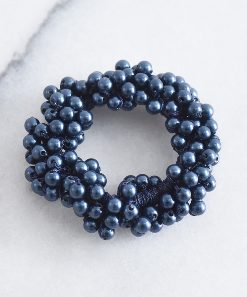 ma chere Cosette?(マシェールコゼット)の「パールじゃらヘアゴム(ヘアゴム・レディース・ブラック/ネイビー/ワイン/ゴールド/ブロンズ/ホワイト/アイボリー/グレー/ベージュ/ゴールド系その他/チョコ・FREE)」の7枚目の写真