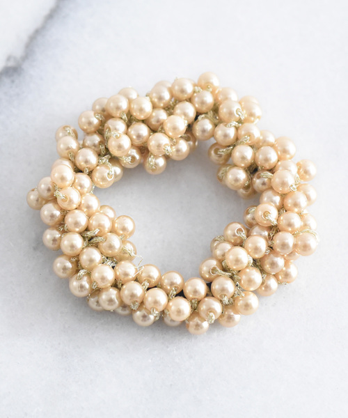 ma chere Cosette?(マシェールコゼット)の「パールじゃらヘアゴム(ヘアゴム・レディース・ブラック/ネイビー/ワイン/ゴールド/ブロンズ/ホワイト/アイボリー/グレー/ベージュ/ゴールド系その他/チョコ・FREE)」の10枚目の写真