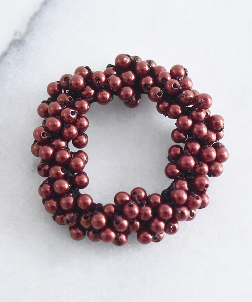 ma chere Cosette?(マシェールコゼット)の「パールじゃらヘアゴム(ヘアゴム・レディース・ブラック/ネイビー/ワイン/ゴールド/ブロンズ/ホワイト/アイボリー/グレー/ベージュ/ゴールド系その他/チョコ・FREE)」の8枚目の写真