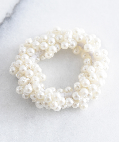 ma chere Cosette?(マシェールコゼット)の「パールじゃらヘアゴム(ヘアゴム・レディース・ブラック/ネイビー/ワイン/ゴールド/ブロンズ/ホワイト/アイボリー/グレー/ベージュ/ゴールド系その他/チョコ・FREE)」の16枚目の写真