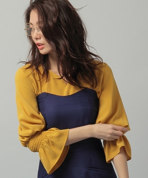 Andemiu（アンデミュウ）の「キーネックソデシャーリングブラウス787749（シャツ/ブラウス・レディース・ネイビー/イエロー/オフホワイト・SMALL/MEDIUM）」の3枚目の写真