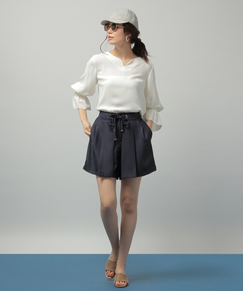 Andemiu（アンデミュウ）の「キーネックソデシャーリングブラウス787749（シャツ/ブラウス・レディース・ネイビー/イエロー/オフホワイト・SMALL/MEDIUM）」の14枚目の写真