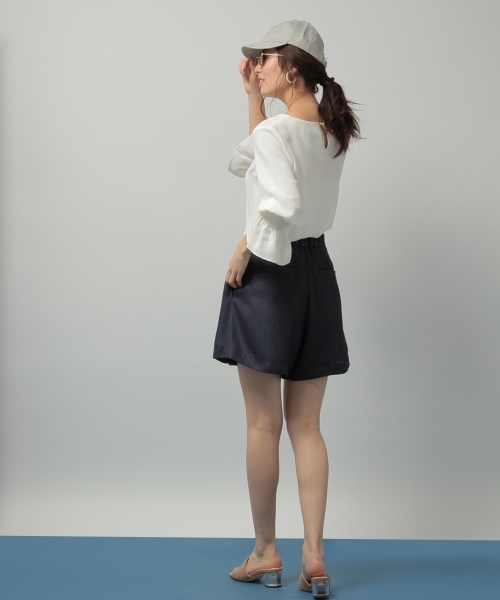 Andemiu（アンデミュウ）の「キーネックソデシャーリングブラウス787749（シャツ/ブラウス・レディース・ネイビー/イエロー/オフホワイト・SMALL/MEDIUM）」の15枚目の写真