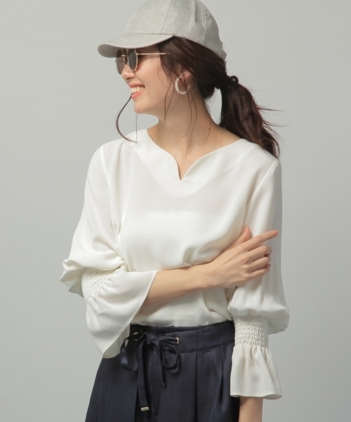 Andemiu（アンデミュウ）の「キーネックソデシャーリングブラウス787749（シャツ/ブラウス・レディース・ネイビー/イエロー/オフホワイト・SMALL/MEDIUM）」の16枚目の写真