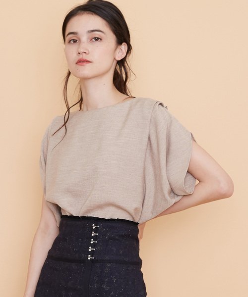 UNITED TOKYO（ユナイテッドトウキョウ）の「リネンライクタックブラウス（シャツ/ブラウス・レディース・ベージュ/グリーン/ネイビー・1）」の2枚目の写真