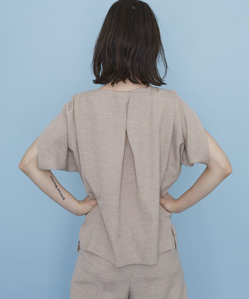 UNITED TOKYO（ユナイテッドトウキョウ）の「リネンライクタックブラウス（シャツ/ブラウス・レディース・ベージュ/グリーン/ネイビー・1）」の7枚目の写真