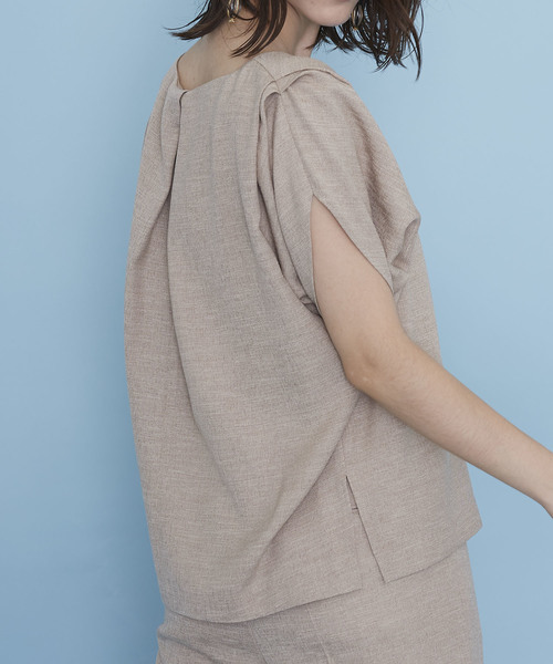 UNITED TOKYO（ユナイテッドトウキョウ）の「リネンライクタックブラウス（シャツ/ブラウス・レディース・ベージュ/グリーン/ネイビー・1）」の9枚目の写真