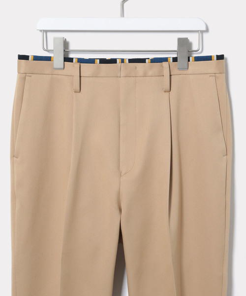 ADAM ET ROPE'（アダムエロペ）の「ツイルワンタッククロップドパンツ（その他パンツ・メンズ・ベージュ・M/L）」の3枚目の写真