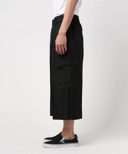 liberum（リベルム）の「【LIBERUM】クロップドカーゴワイドパンツ（その他パンツ・メンズ・ブラック・1/2）」の2枚目の写真