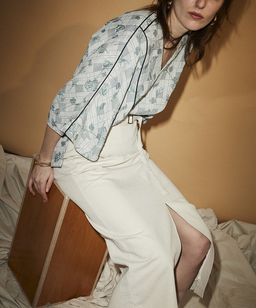 MAISON SPECIAL（メゾンスペシャル）の「フクレジャガードVネックトップス　【MAISON SPECIAL/メゾンスペシャル】（シャツ/ブラウス・レディース・ラベンダー/グリーン・FREE）」の2枚目の写真