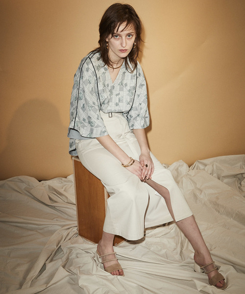 MAISON SPECIAL（メゾンスペシャル）の「フクレジャガードVネックトップス　【MAISON SPECIAL/メゾンスペシャル】（シャツ/ブラウス・レディース・ラベンダー/グリーン・FREE）」の5枚目の写真