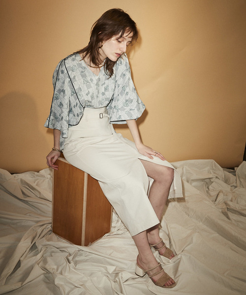 MAISON SPECIAL（メゾンスペシャル）の「フクレジャガードVネックトップス　【MAISON SPECIAL/メゾンスペシャル】（シャツ/ブラウス・レディース・ラベンダー/グリーン・FREE）」の6枚目の写真