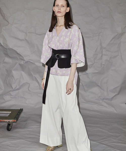 MAISON SPECIAL（メゾンスペシャル）の「フクレジャガードVネックトップス　【MAISON SPECIAL/メゾンスペシャル】（シャツ/ブラウス・レディース・ラベンダー/グリーン・FREE）」の10枚目の写真