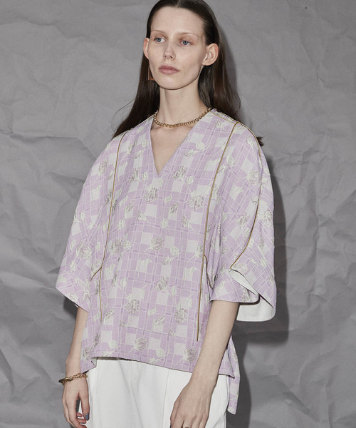 MAISON SPECIAL（メゾンスペシャル）の「フクレジャガードVネックトップス　【MAISON SPECIAL/メゾンスペシャル】（シャツ/ブラウス・レディース・ラベンダー/グリーン・FREE）」の13枚目の写真