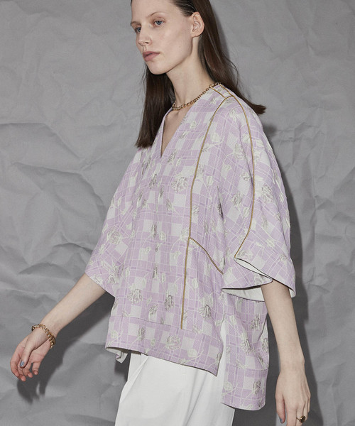 MAISON SPECIAL（メゾンスペシャル）の「フクレジャガードVネックトップス　【MAISON SPECIAL/メゾンスペシャル】（シャツ/ブラウス・レディース・ラベンダー/グリーン・FREE）」の14枚目の写真