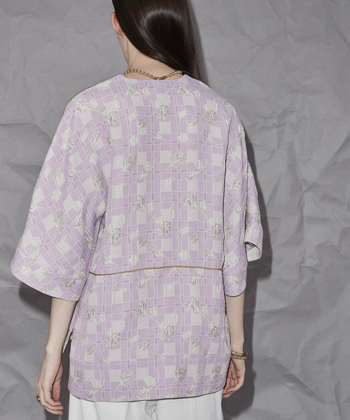 MAISON SPECIAL（メゾンスペシャル）の「フクレジャガードVネックトップス　【MAISON SPECIAL/メゾンスペシャル】（シャツ/ブラウス・レディース・ラベンダー/グリーン・FREE）」の15枚目の写真