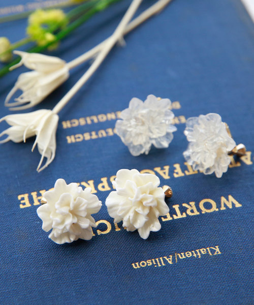 colleca la(コレカラ)の「グロッシーフラワーイヤリング(イヤリング・レディース・ホワイト/クリア・フリ-)」の8枚目の写真