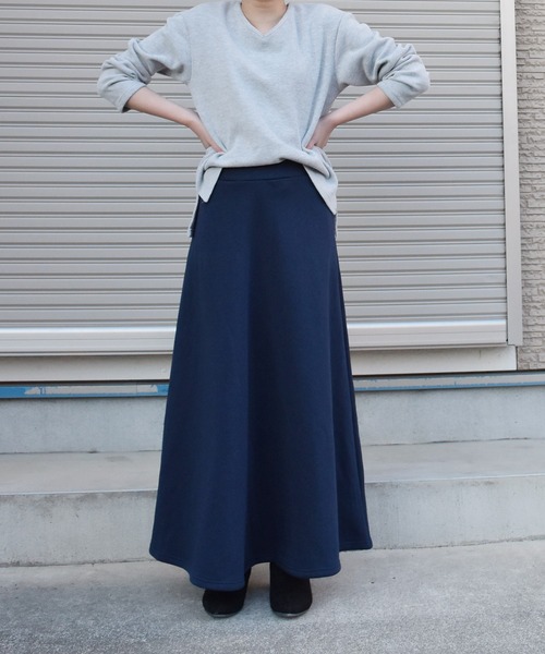 Coo+i(クーイ)の「裏起毛スウェットロング丈フレアスカート(スカート・レディース・グレー/チャコールグレー/グリーン/キャメル/モカ/カーキ/ブラック/ネイビー・FREE)」の14枚目の写真