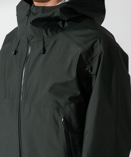 UNITED TOKYO(ユナイテッドトウキョウ)の「3レイヤーシームテープマウンテンパーカー(ブルゾン・メンズ・ブラック/ライトグリーン/グレイッシュベージュ・1/2/3)」の18枚目の写真