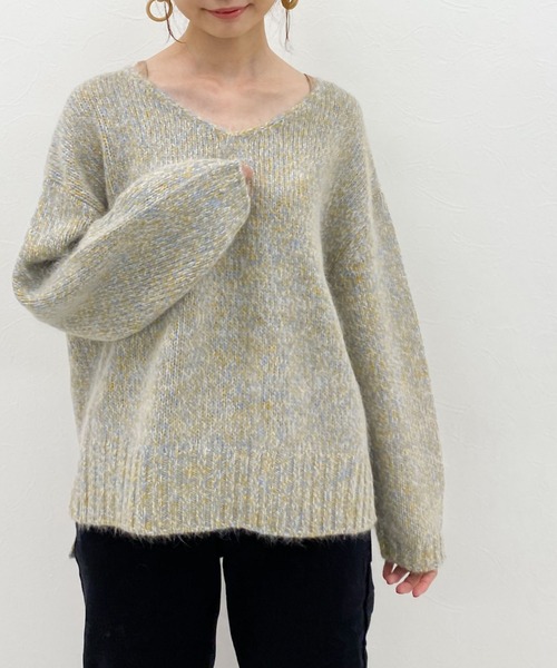 archives（アルシーヴ）の「Vネックニットプルオーバー（ニット/セーター・レディース・グリーン/モカ/ブルー/ベージュ・MEDIUM）」の4枚目の写真