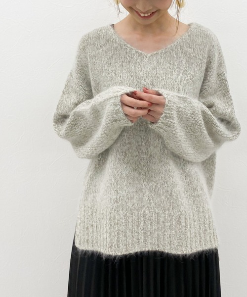 archives（アルシーヴ）の「Vネックニットプルオーバー（ニット/セーター・レディース・グリーン/モカ/ブルー/ベージュ・MEDIUM）」の3枚目の写真