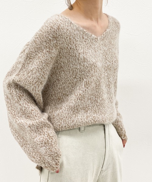archives（アルシーヴ）の「Vネックニットプルオーバー（ニット/セーター・レディース・グリーン/モカ/ブルー/ベージュ・MEDIUM）」の22枚目の写真