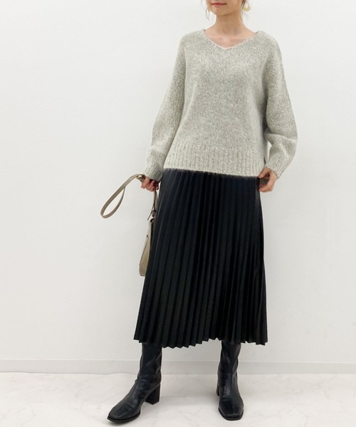 archives（アルシーヴ）の「Vネックニットプルオーバー（ニット/セーター・レディース・グリーン/モカ/ブルー/ベージュ・MEDIUM）」の13枚目の写真