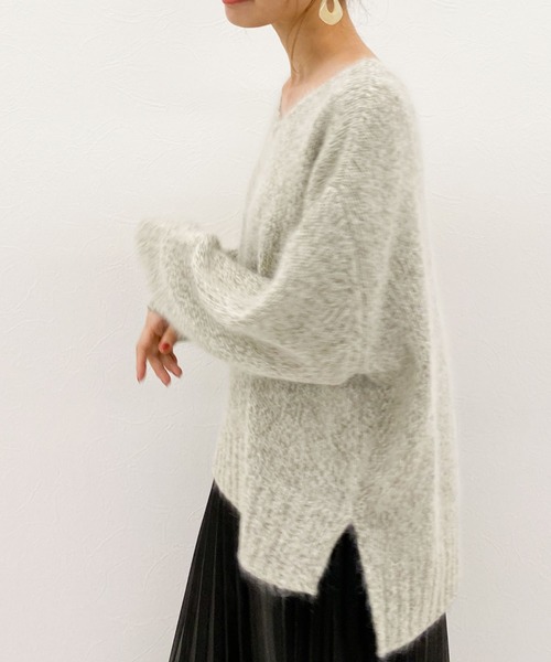 archives（アルシーヴ）の「Vネックニットプルオーバー（ニット/セーター・レディース・グリーン/モカ/ブルー/ベージュ・MEDIUM）」の17枚目の写真